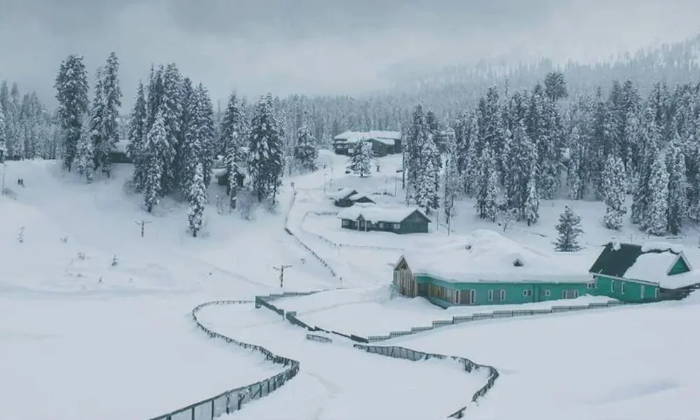 Gulmarg meadows and skiing – Kashmir winter tour package snow paradise