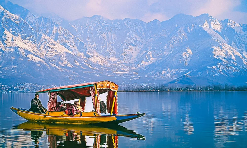 Kashmir comfort tour package from Pune – Nazara Experience 5 days 4 nights