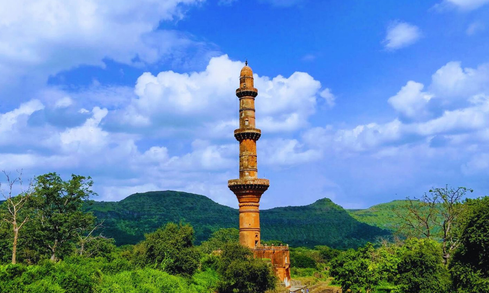 Aurangabad city heritage walk – Mughal-era monuments and traditional bazaars