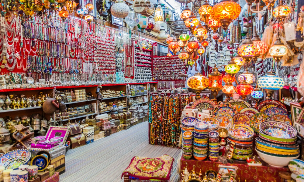 Darjeeling local market with handwoven shawls, bamboo crafts and regional specialities